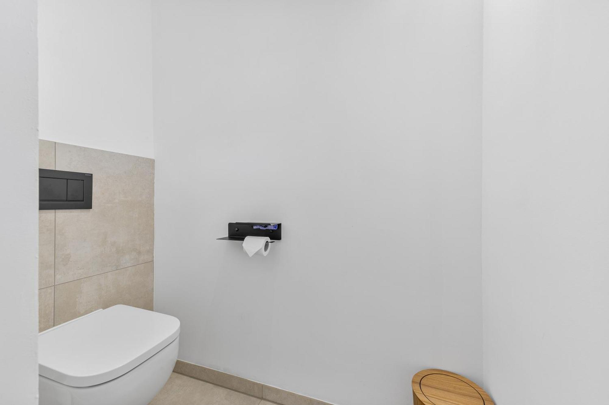 Apartment Neu: Stylische Mit netflix Und Workspace